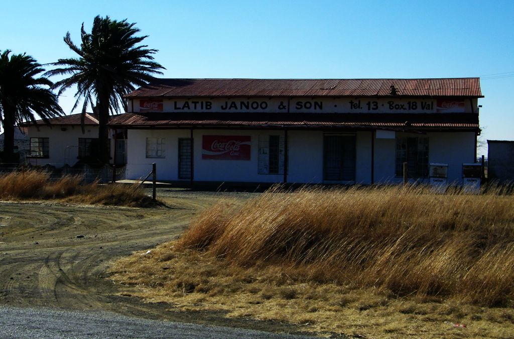 Val Janoo shop